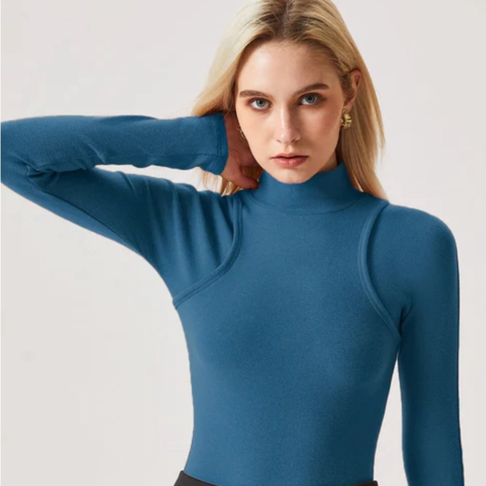 OGLmove NWT teal turtleneck